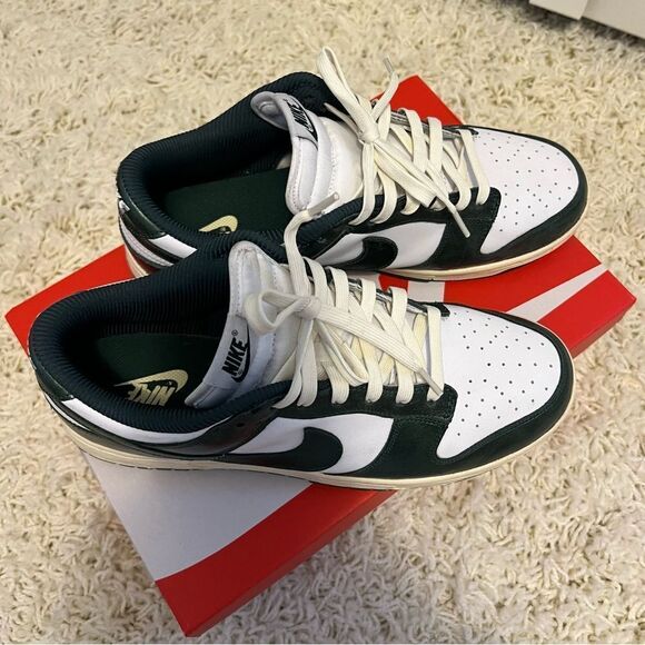 Nike Dunk Low Vintage Green - Picture 3 of 10